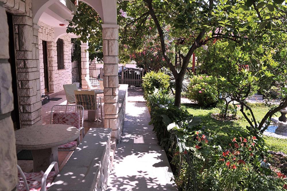 Vila Mila Petrovac na moru Exterior foto